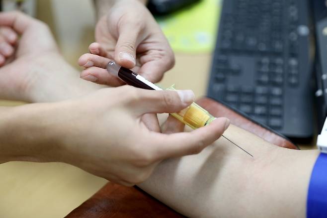 혈액검사를 통해 질병을 조기에 발견할 수 있으며 감염 진단, 영양 상태 평가, 장기 기능 평가, 약물 효과나 부작용 등도 알 수 있다./사진=일산백병원 제공