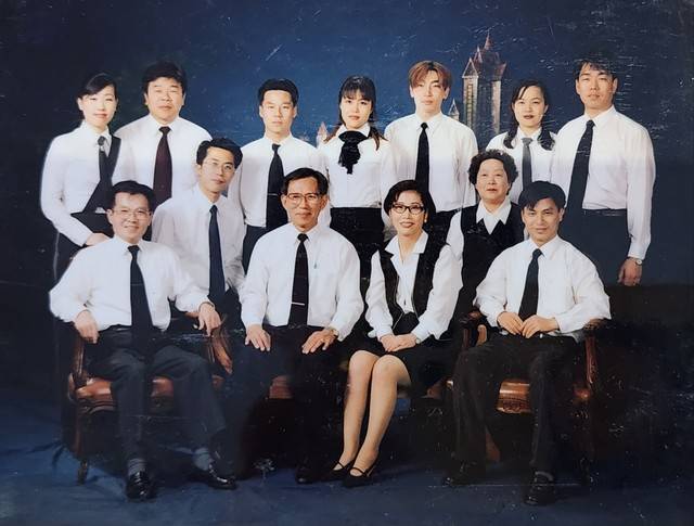 ▲ 직원이 12명이던&nbsp;시기에 찍은 사진 모습