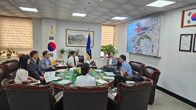 군산시가 27일 시의회 의장단과 새만금 관련 현안 대책회의를 개최했다. 군산시 제공