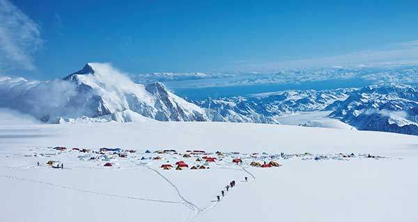 데날리 캠프4(4,350m) 전경.