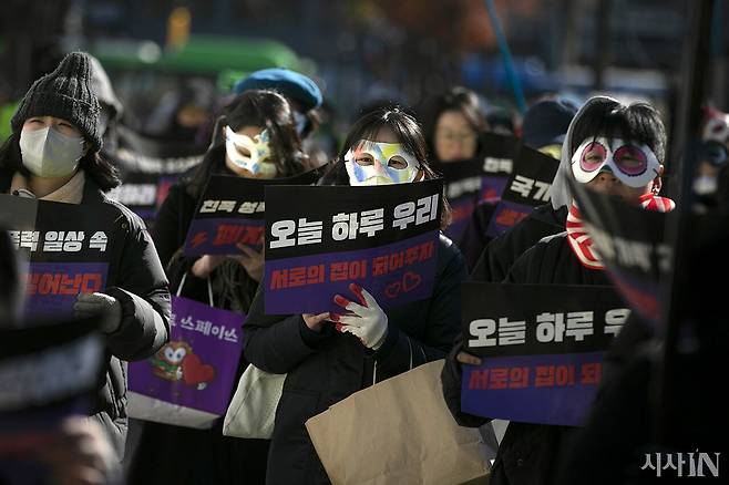 2023년 11월25일 서울 보신각 앞에서 ‘제3회 친족성폭력피해자 생존기념축제’가 열렸다. ⓒ시사IN 이명익