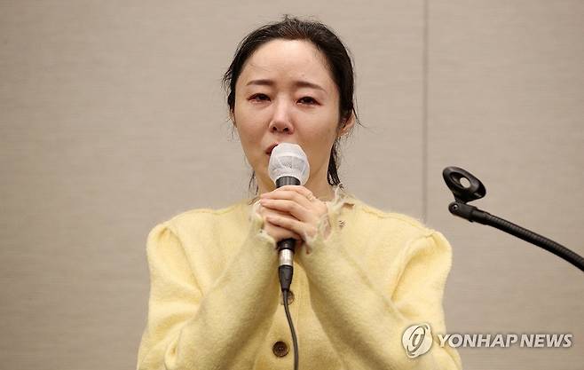 민희진 대표, 어도어 임시주주총회 관련 기자회견 (서울=연합뉴스) 강민지 기자 = 민희진 어도어 대표가 31일 서울 중구 프레스센터에서 어도어 임시주주총회 관련 기자회견을 하고 있다. 2024.5.31 [공동취재] mjkang@yna.co.kr