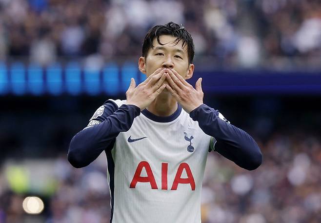 Soccer Football - Premier League - Tottenham Hotspur v Everton - Tottenham Hotspur Stadium, London, Britain - August 24, 2024 Tottenham Hotspur's Son Heung-min celebrates scoring their second goal Action Images via Reuters/Andrew Couldridge EDITORIAL USE ONLY. NO USE WITH UNAUTHORIZED AUDIO, VIDEO, DATA, FIXTURE LISTS, CLUB/LEAGUE LOGOS OR 'LIVE' SERVICES. ONLINE IN-MATCH USE LIMITED TO 120 IMAGES, NO VIDEO EMULATION. NO USE IN BETTING, GAMES OR SINGLE CLUB/LEAGUE/PLAYER PUBLICATIONS. PLEASE CONTACT YOUR ACCOUNT REPRESENTATIVE FOR FURTHER DETAILS..







<저작권자(c) 연합뉴스, 무단 전재-재배포, AI 학습 및 활용 금지>