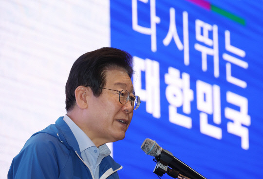 더불어민주당 이재명 대표가 29일 영종도 네스트호텔에서 열린 2024 정기국회 국회의원 워크숍에서 인사말을 하고 있다.연합뉴스