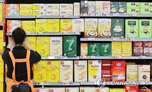 대형마트에 진열된 커피믹스 [연합뉴스]