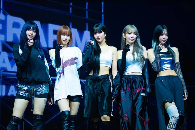 Girl group Le Sserafim poses for photos during a showcase held on Aug. 29 at the Yes24 Live Hall music venue in eastern Seoul. [DANIELA GONZALEZ PEREZ]