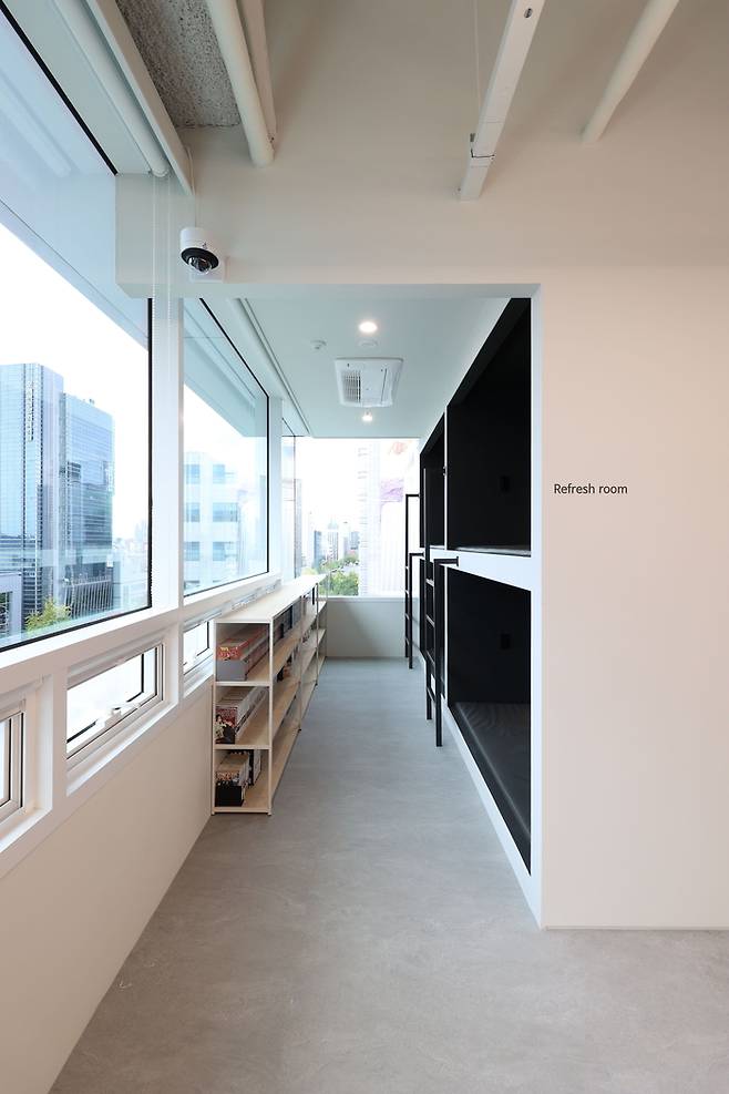 스튜디오좋 본사에 있는 만화카페.