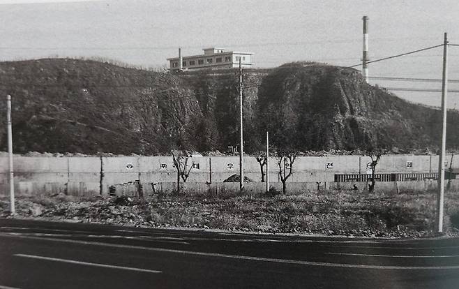 울산 돋질산과 삼성 이병철 회장의 별장으로 알려진 건물 <자료=‘삼산동·황성동-모임과 흩어짐 1995’ 발췌>
