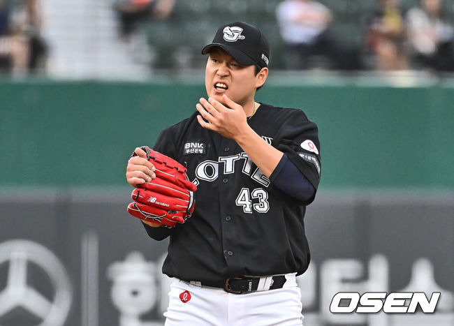 [OSEN=부산, 이석우 기자] 롯데 자이언츠 나균안 / foto0307@osen.co.kr