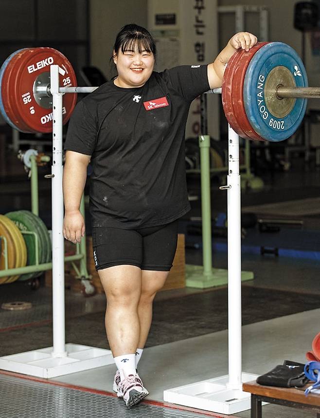 지난 27일 경기도 고양시 장미란체육관에서 만난 박혜정은 “역도라는 종목이 동작을 반복하는 것이라 훈련 과정이 지루하다고 생각할 수 있지만, 내가 부족한 부분을 연구하고 자세를 조금씩 바꿔가면서 성과를 내는 재미가 있다”고 했다. /박상훈 기자