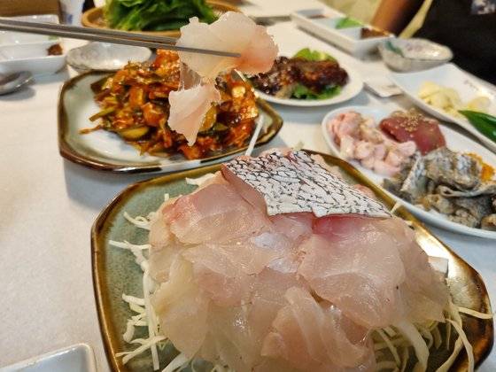 전남 목포시 한 민어 전문점에 차려진 민어요리. 황희규 기자