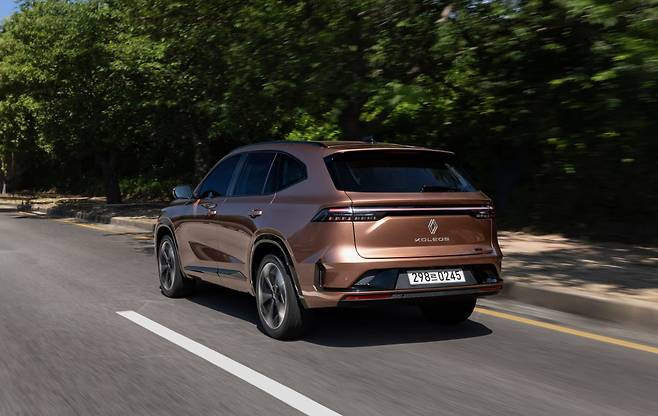 르노코리아 '뉴 르노 그랑 콜레오스'가 주행하는 모습/사진=르노코리아