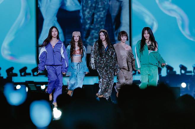 [도쿄=뉴시스] 신드롬 걸그룹 '뉴진스(NewJeans)' 멤버 혜인이 26~27일 일본 도쿄돔에서 팬미팅 '버니즈 캠프 2024 도쿄돔(Bunnies Camp 2024 Tokyo Dome)'를 펼치고 있다. (사진 = 어도어 제공) 2024.06.27. photo@newsis.com *재판매 및 DB 금지