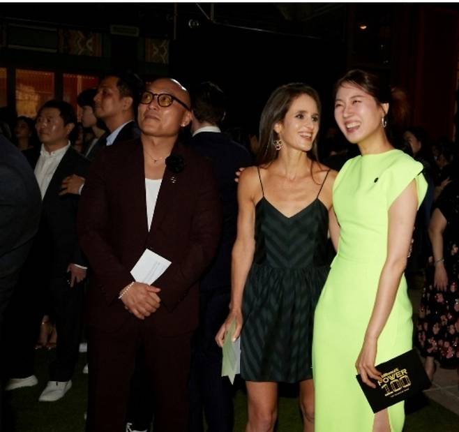 마이크 반 빌보드 사장, 한나 카프 빌보드 편집장, 김유나 빌보드 코리아 대표(왼쪽부터). 사진제공|빌보드 코리아