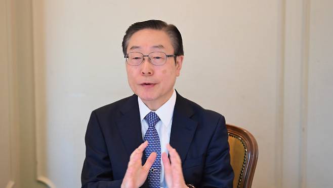 다나카 도미히로 일본 가정연합 회장은 “아베 전 총리를 암살한 총격범의 어머니가 가정연합 신도였다는 이유로 가정연합에 암살의 책임이 있는 것처럼 여론을 호도하거나 불이익을 줘선 안 된다”고 목소리를 높였다. [가정연합]