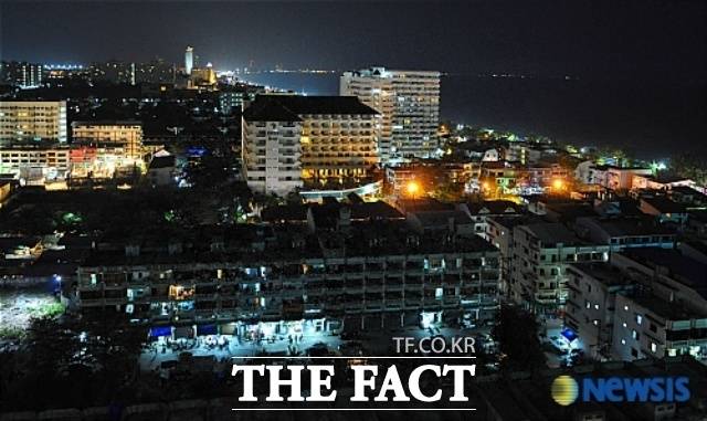 태국 파타야 호텔에서 한국인 관광객이 추락해 사망하는 사고가 발생했다. 태국 관광지 파타야의 야경 /뉴시스
