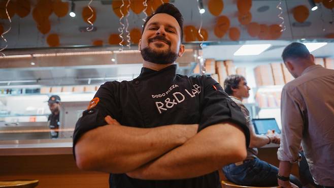 스파르타크 아루투니안은 AI가 만든 피자 조리법이 “큰 히트”를 쳤다고 말했다