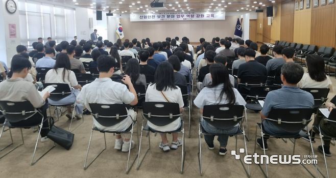 경기 성남시가 최근 시청 한누리에서 시 소속 현업종사자 등 관리담당자 150여명을 대상으로 '산업안전보건 업무 역량 강화 교육'을 실시했다