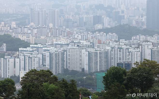 /사진제공=뉴스1. 서울 중구 남산에서 바라본 아파트 단지.