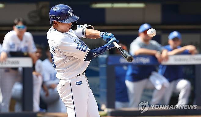 양도근, 데뷔 타석에서 3루타 (대구=연합뉴스) 윤관식 기자 = 1일 오후 대구 삼성라이온즈파크에서 열린 2024 프로야구 KIA 타이거즈와 삼성 라이온즈의 경기. 2회말 2사 주자 1루 상황에서 삼성 양도근이 1타점 3루타를 치고 있다. 2024.9.1 psik@yna.co.kr