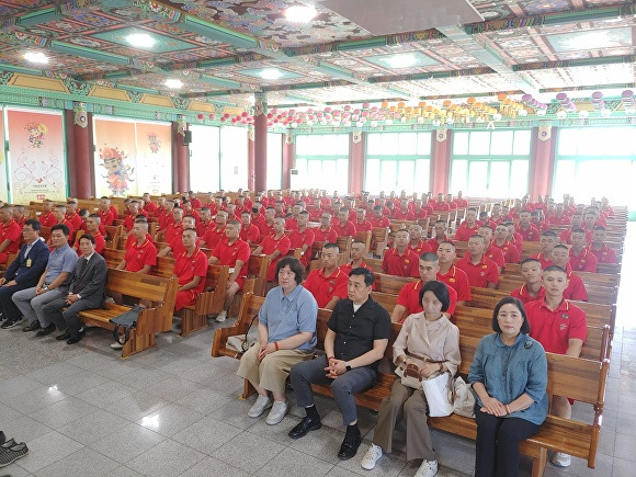 포항불교사암연합회가 해병대교육훈련단 호국승룡사에서 장병들을 대상으로 수계법회를 봉행하고 있다. [사진=포항불교사암연합회]