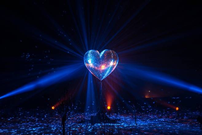 "Our Beating Heart" by the UK-based design studio Studio Vertigo (Seoul Design Foundation)