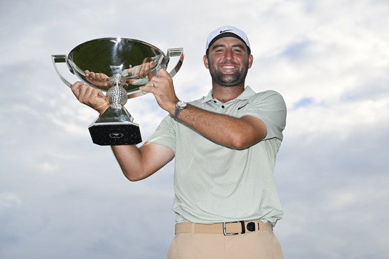 Scottie Scheffler of the United States poses for a photo with the FedExCup Trophy after winning the FedExCup and Tour Championship at East Lake Golf Club in Atlanta, Georgia on Sunday.  [GETTY IMAGES]