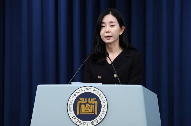 정혜전 대통령실 대변인이 2일 서울 용산 대통령실 청사에서 현안 브리핑을 하고 있다. 연합뉴스