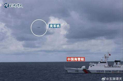 중국 해경과 필리핀 해경이 충돌한 지난달 31일 포착된 미국의 해상초계기 P-8A. 위위안탄톈 웨이보 캡처