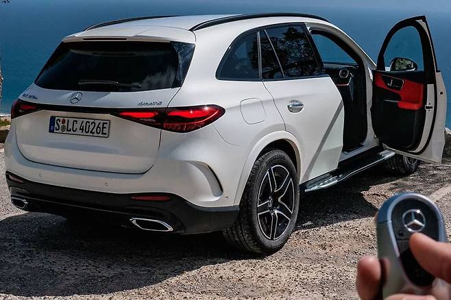 벤츠 GLC 350e 4MATIC 후면