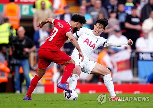 영국 매체 스카이스포츠에 따르면 리버풀 공격수 모하메드 살라는 2024-25시즌이 리버풀에서 보내는 마지막 시즌이 될 수 있다고 밝혔다. 프리미어리그 통산 160골을 터트린 살라는 2025년 6월 리버풀과의 계약이 만료된다. 연합뉴스