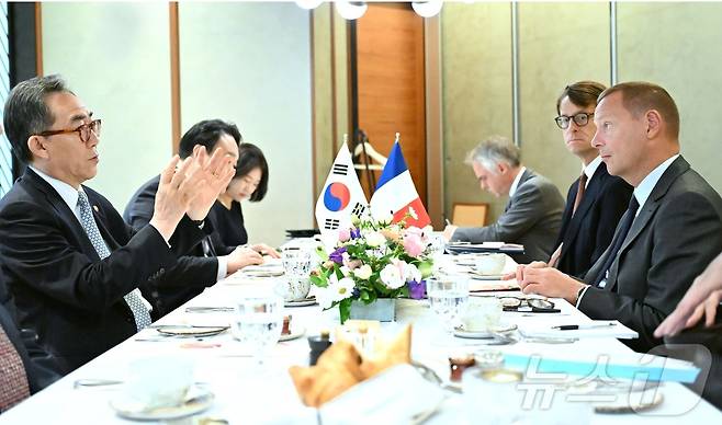 조태열 외교장관이 에마뉘엘 본 프랑스 대통령실 외교수석과 조찬 면담을 가졌다. (외교부 제공)