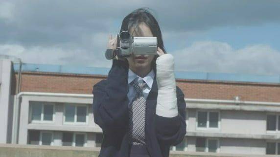 뉴진스 '디토' 뮤직비디오 [이미지출처=온라인 커뮤니티 갈무리]