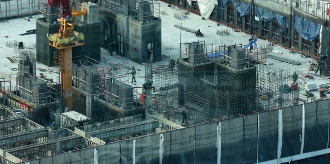 올 하반기 건설업 임금이 전년 동기 대비 3.30% 상승한 27만4286만원으로 집계됐다. 사진은 인천의 한 아파트 건설현장. /사진=뉴시스