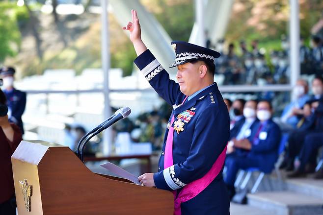 박인호 전 공군참모총장이 지난 2022년 5월 27일 제39대 공군참모총장을 마치는 이임식에서 후배들의 건승을 기원하며 이임사를 하고 있다.[본인 제공]