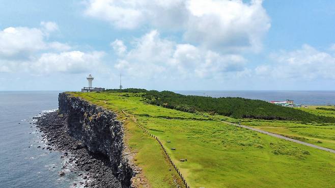 국토 최남단에서 대한민국의 영해를 밝히는 마라도 등대