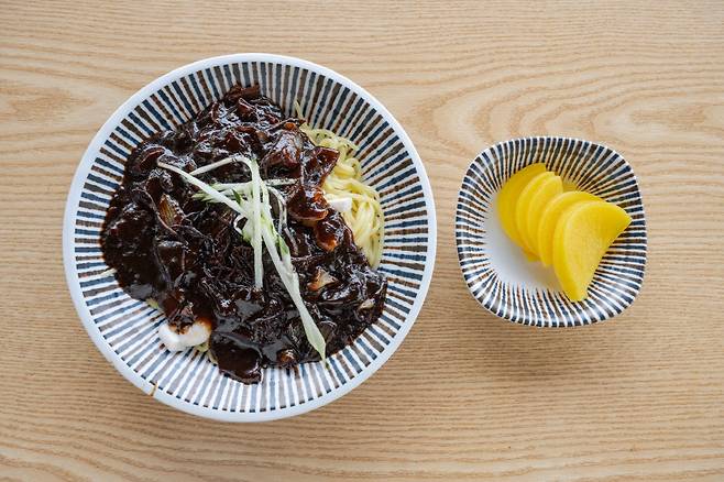 기대했던 것보다 훨씬 맛이 좋았던 마라도 명물 톳 짜장면