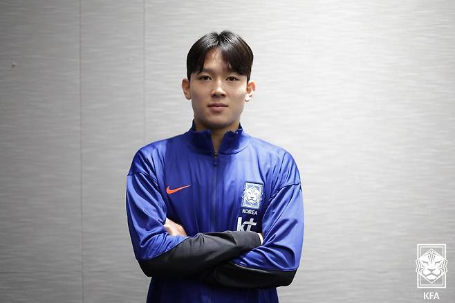 양민혁이 4일 대한민국 축구 국가대표팀의 9월 A매치 훈련 전 인터뷰를 통해 생애 첫 대표팀에 발탁된 소감을 전했다.양민혁은 18세 132일에 대표팀에 첫 발탁돼 남자 축구 사상 13번쨰로 어린 나이에 대표팀에 발탁된 선수로 기록됐다. 대한축구협회