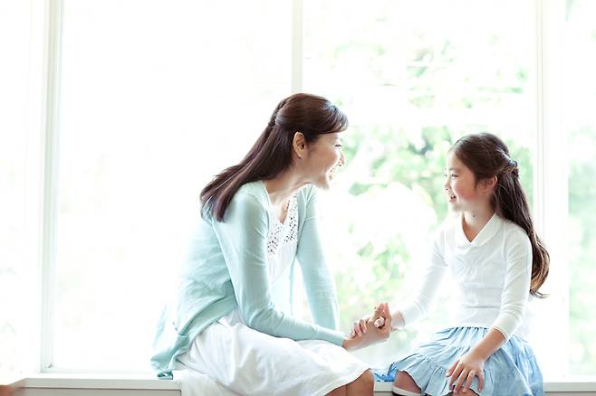 부모의 무조건적인 사랑과 지지는 자녀의 자존감을 높이는 데 필수적이다. [사진= 게티이미지뱅크]