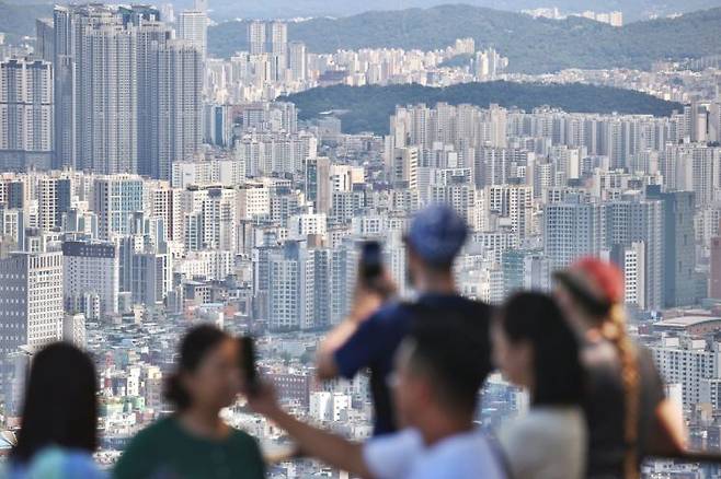 남산에서 바라본 서울 아파트 단지 [이미지출처=연합뉴스]