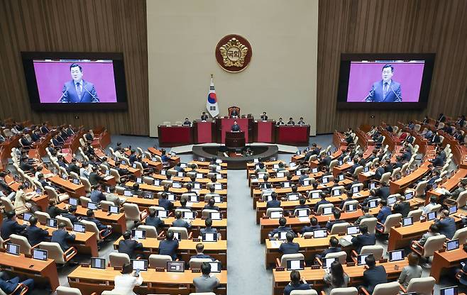 박찬대 더불어민주당 원내대표가 4일 국회 본회의장에서 교섭단체 대표연설을 하고 있다. 김성룡 기자