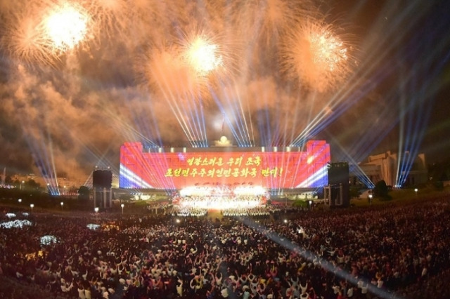 지난해 9월 9일 만수대의사당앞에서 개최된 정권수립일 경축대공연. 연합뉴스