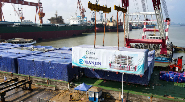 Hanjin transports manufacturing equipment for lithium salts used in secondary batteries. [Courtesy of Hanjin]