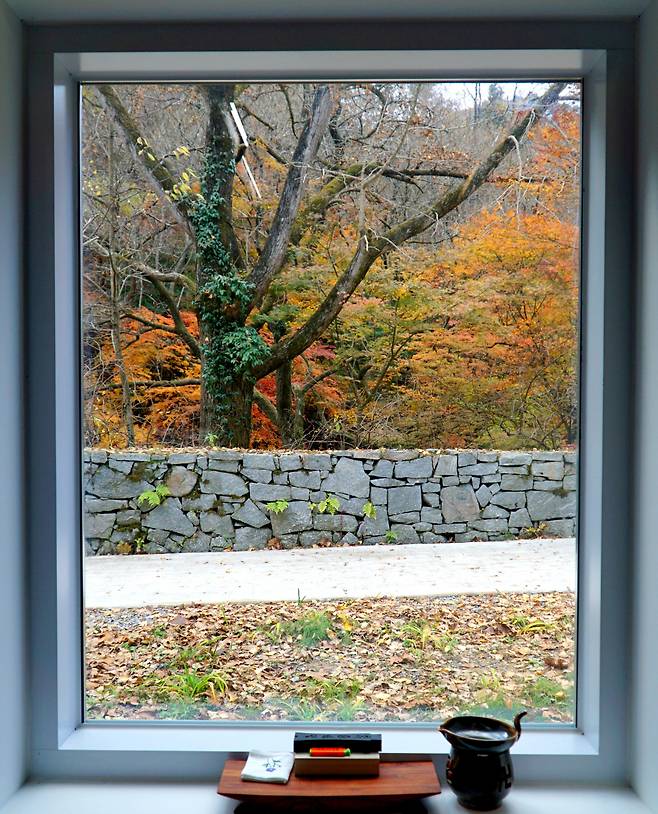 의재가 스님한테서 제다법을 배워 손님들에게 권했던 춘설차는 지금도 의재미술관에 가서 요청하면 옆 건물 다도실로 안내받아 음미할 수 있다.