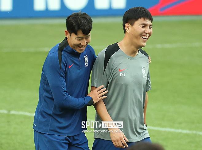 ▲ 손흥민 김동진 코치 ⓒ곽혜미 기자