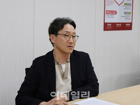 이재준 유노비아 대표이사가 서울 서초구 본사에서 진행된 이데일리와의 인터뷰에서 기자의 질문에 답변하고 있다. (사진=유노비아)