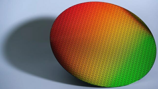 인텔 18A 공정에서 생산된 웨이퍼 시제품. (사진=인텔)