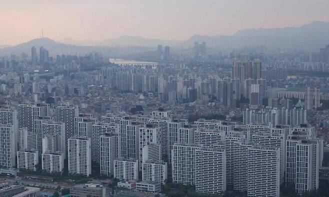 서울 강남구, 송파구 등 강남 일대 아파트 단지 전경. 지역적으로 이곳에 대한민국의 부가 집중돼 있다. 한겨레 자료사진