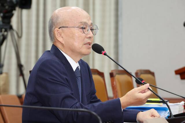 안창호 국가인권위원장 후보자가 지난 3일 국회 운영위원회에서 열린 인사청문회에서 신장식 조국혁신당 의원의 포괄적 차별금지법 제정과 관련한 질문에 답하고 있다. 연합뉴스