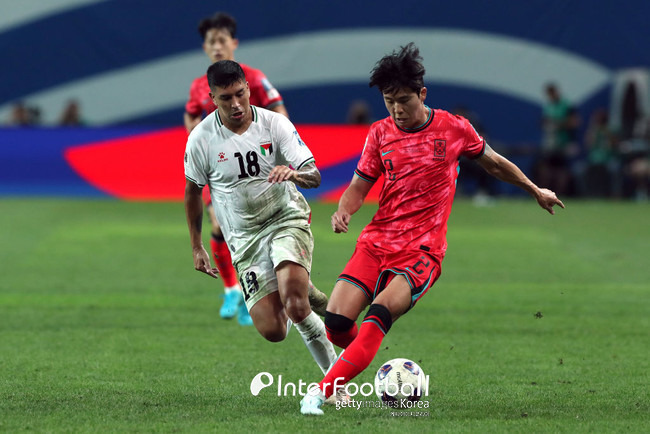 [사진=게티이미지] 홍명보 감독이 이끄는 대한민국 축구 국가대표팀(FIFA 랭킹 23위)은 5일 오후 8시 서울월드컵경기장에서 열린 2026 국제축구연맹(FIFA) 북중미 월드컵(미국-캐나다-멕시코) 아시아 지역 3차 예선 1차전에서 팔레스타인(FIFA 랭킹 96위)과 0-0으로 비겼다. 이날 경기장엔 59,576명이 찾았다.